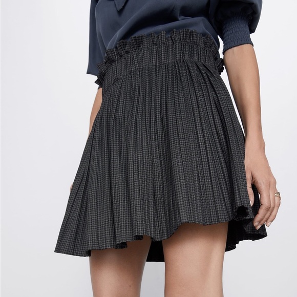 Zara Pleaded Skirt Black & White - Picture 1 of 5